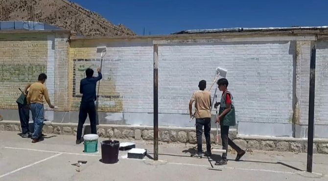 گروه جهادی طرح شهید عجمیان برای شاداب‌سازی مدارس در شهرستان لردگان مستقر شدند