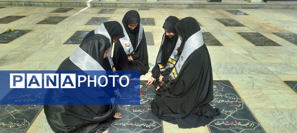 غبار روبی مزار شهدا شهرستان خلیل آباد توسط دانش آموزان بسیجی اموزشگاه مرحوم پاکدل 
