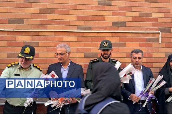 آغاز سال تحصیلی در دبیرستان بانو عفت آهنگری ناحیه یک شهرری