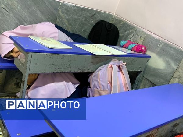 برگزاری مانور زلزله در دبستان فرهنگ منطقه ۱۳