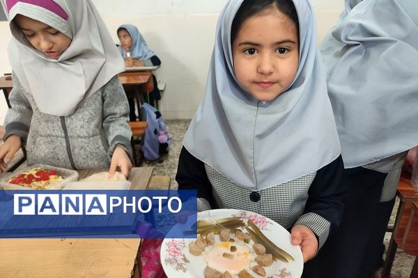  جشنواره غذای سالم در دبستان شاهد حاج تقی آقا بزرگ ناحیه یک مشهد 