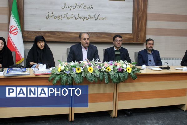 رونمایی و گردهمایی توجیهی و تبیینی بسته محصولات مدرسه‌ای ایرانمون در آذربایجان شرقی