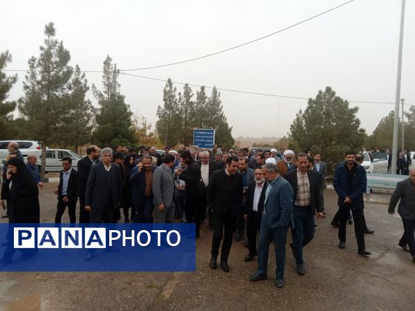 ادای احترام وزیر آموزش و پرورش به شهدای تایباد