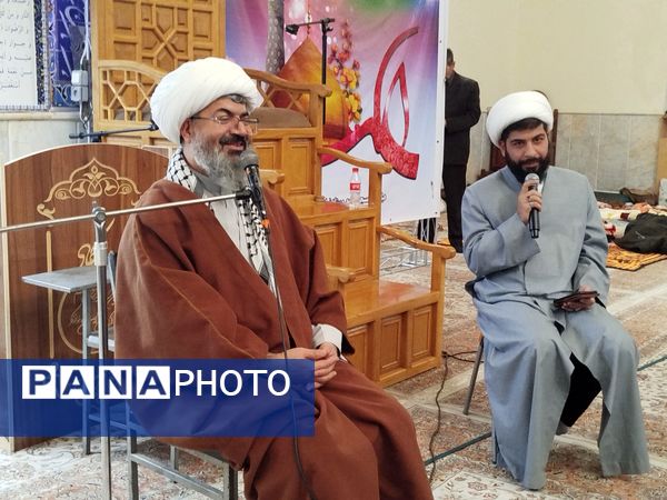 حضور امام جمعه شهرستان کاشمر در بین معتکفین دانش‌آموز در مسجد جامع شهرستان کاشمر 
