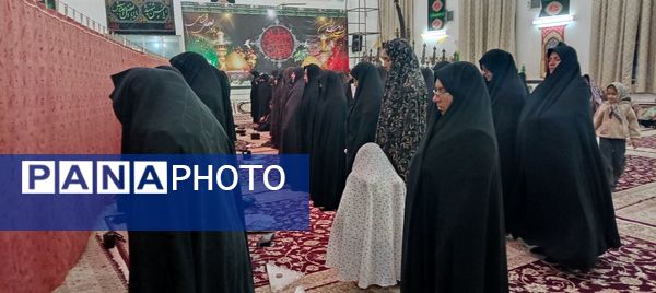 نماز جماعت در شب عزاداری شهادت حضرت فاطمه زهرا(س) در روستای نقاب