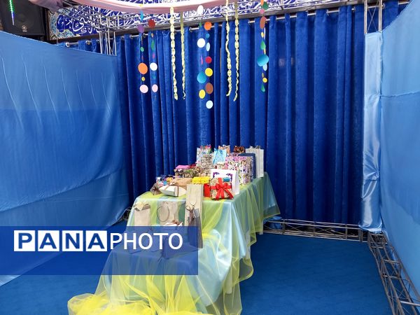 نمایشگاه دست سازه های هنری دختران آفتاب در دالقرآن سازمان فرهنگی شهرداری اسلامشهر