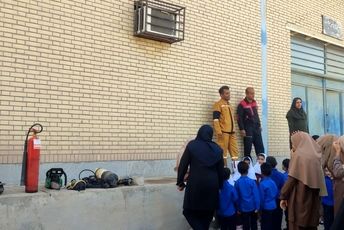 دانش‌آموزان مدرسه فروغ رضوان با آموزش‌های ایمنی و آتش‌نشانی آشنا شدند