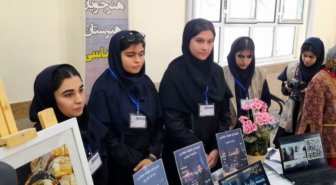 نمایشگاه کارآفرینی در هنرستان مولا متقیان