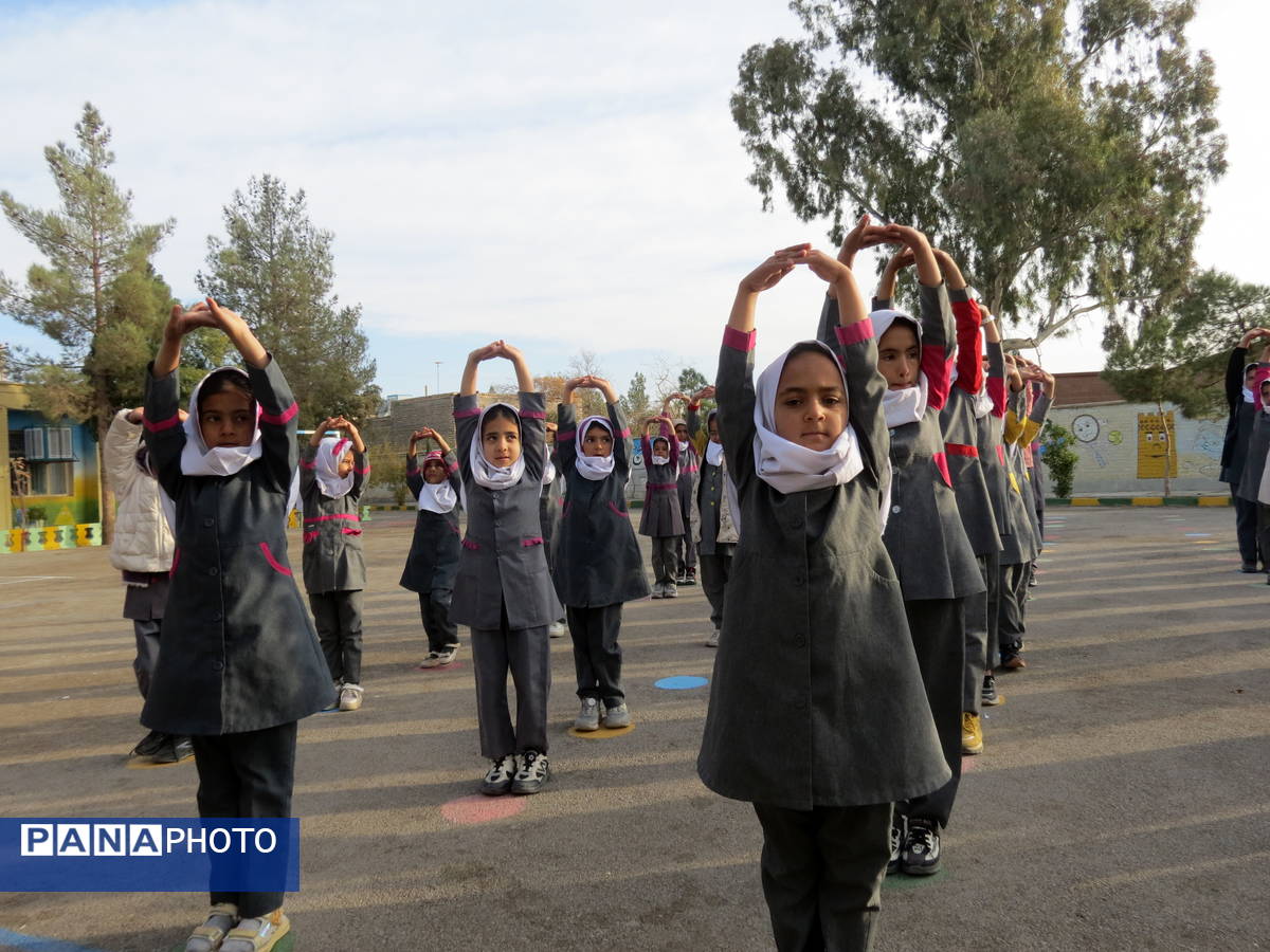 نشاط و شادابی دانش‌آموزان در مدرسه شهید هاشمی‌نژاد خاتم