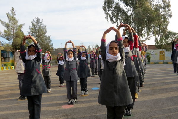 نشاط و شادابی دانش‌آموزان در مدرسه شهید هاشمی‌نژاد خاتم