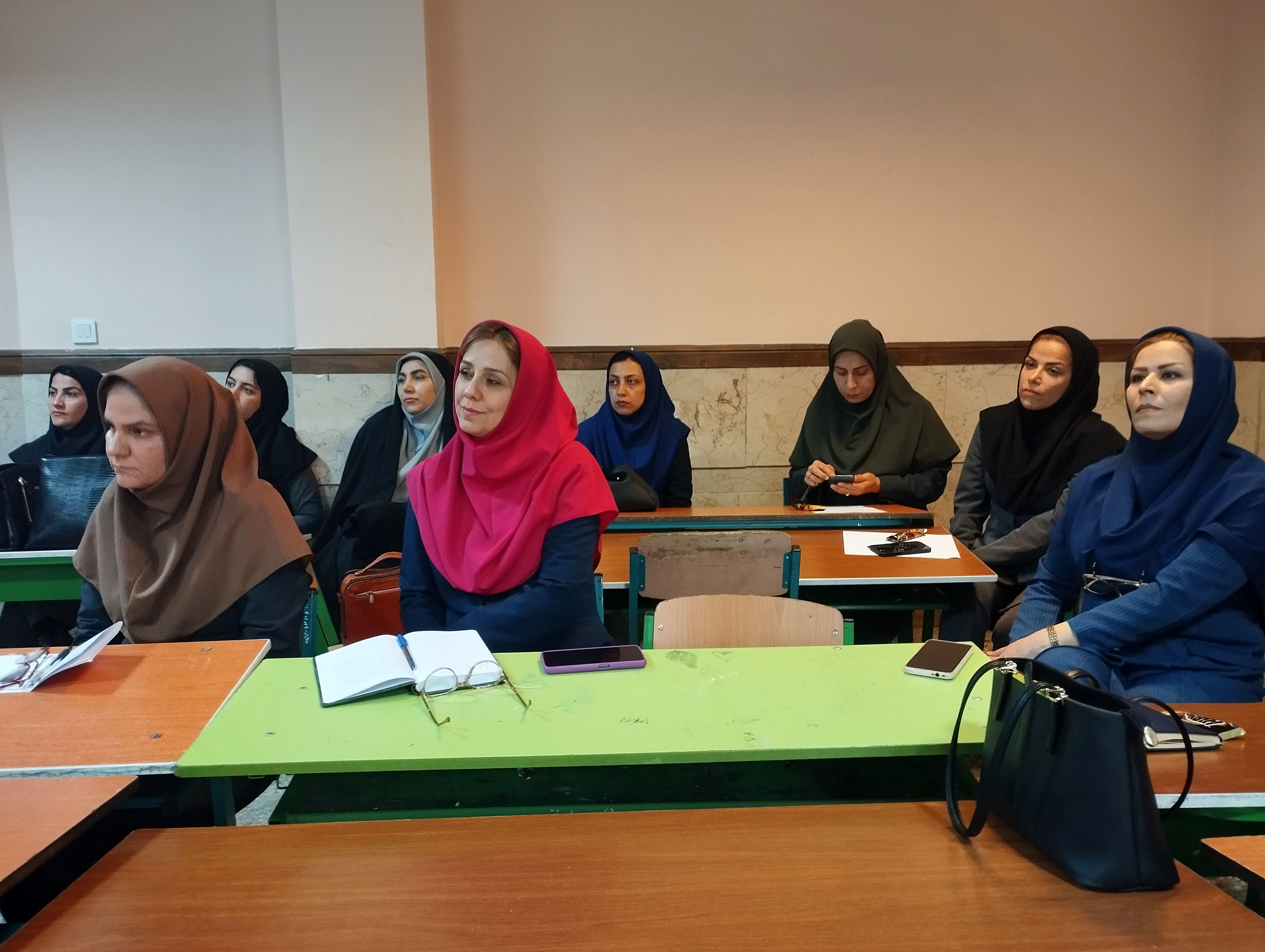 برگزاری اولین جلسه‌ اجتماعات یادگیری آموزگاران شهرستان ملارد در دبستان دخترانه حضرت زینب (س)