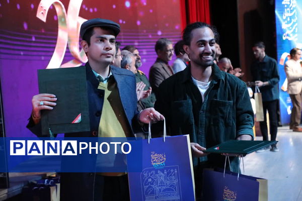 آیین تقدیر از برگزیدگان بیست و ششمین جشنواره تئاتر استان قم