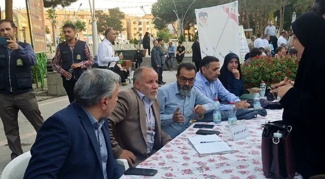 برپایی میز خدمت اداره کل آموزش و پرورش و ناحیه ۲ اصفهان
