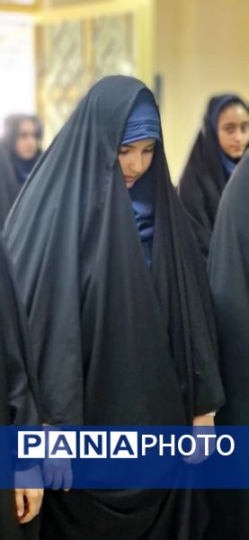 اقامه نماز جماعت مادر و دختری در مدارس انزلی