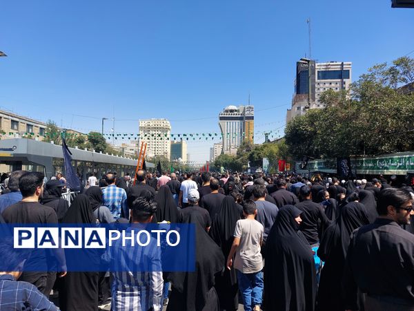 مراسم پیاده‌روی جاماندگان اربعین حسینی در مشهد 