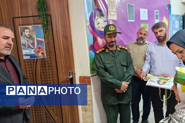 مزین کردن کلاس مدارس به نام شهدا با حضور مدیر آموزش و پرورش ناحیه دو شهرری 