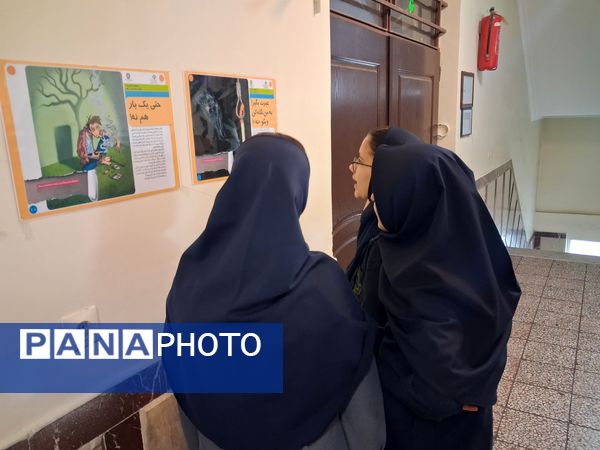 نمایشگاه سیار مدرسه‌ای با عنوان پیشگیری از اعتیاد 