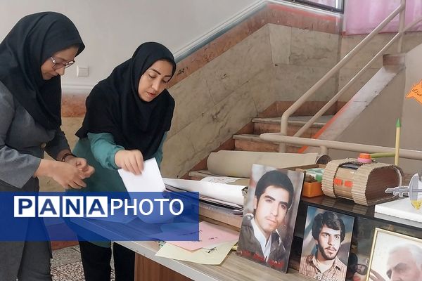 برگزاری نمایشگاه به مناسبت «هفته پدافند غیرعامل» در دبستان شهید مجید مجیدی ناحیه دو شهرری 