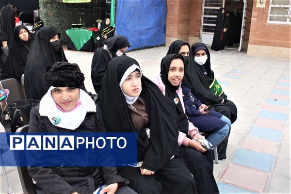 جلوه‌هایی از یادواره شهدا در دبستان استثنایی باغچه‌بان قم