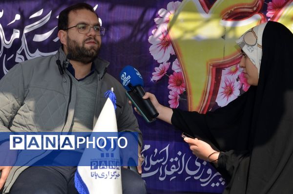 حال و هوای غرفه‌های سازمان دانش‌آموزی و خبرگزاری پانا در راهپیمایی ۲۲ بهمن