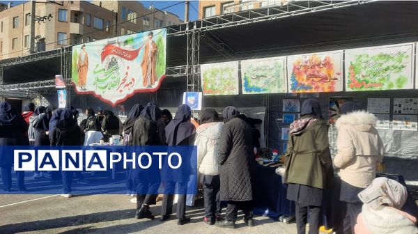 اولین نمایشگاه ماها در دبیرستان فرزانگان ۲ دوره دوم ناحیه ۷ مشهد