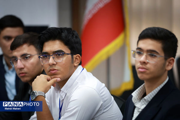 دومین روز نشست کارگروه تدوین سند دوازدهمین دوره مجلس دانش‌آموزی-2