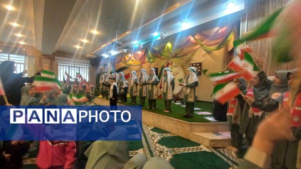 مراسم روز دانش آموز در دبستان دخترانه شاهد تحقیقی ناحیه ۶