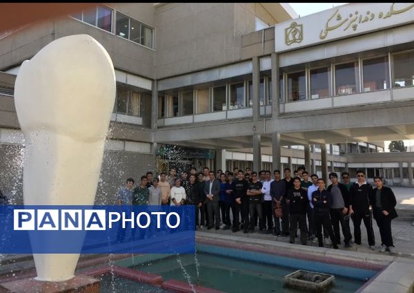 بازدید دانش آموزان دبیرستان نمونه آیت‌الله خامنه‌ای از دانشکده دندانپزشکی دانشگاه فردوسی مشهد