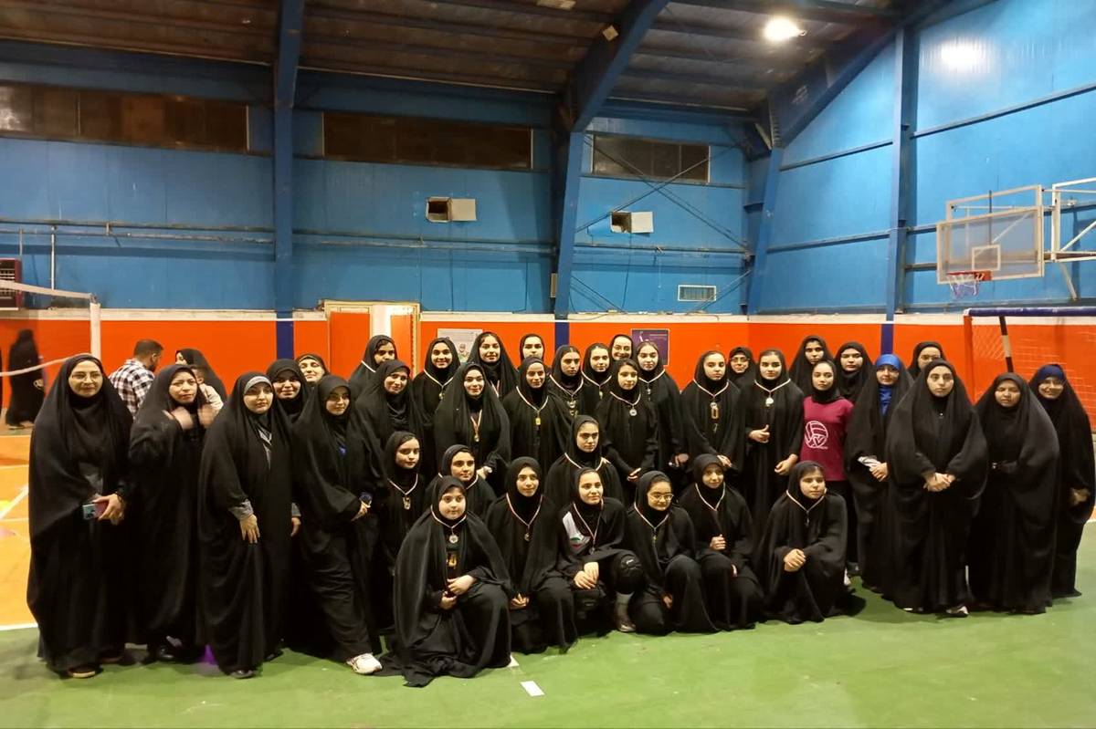 بازدید مربیان کشوری والیبال از باشگاه برگزیده «نرجس» شهرستان جعفرآباد قم