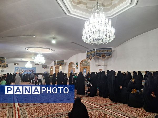 حضور پرشور مردم پای صندوق‌های اخذ رأی در حرم مطهر رضوی
