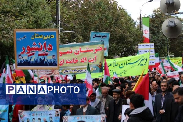 حضور دانش‌آموزان زنجانی در راهپیمایی روز ۱۳ آبان 