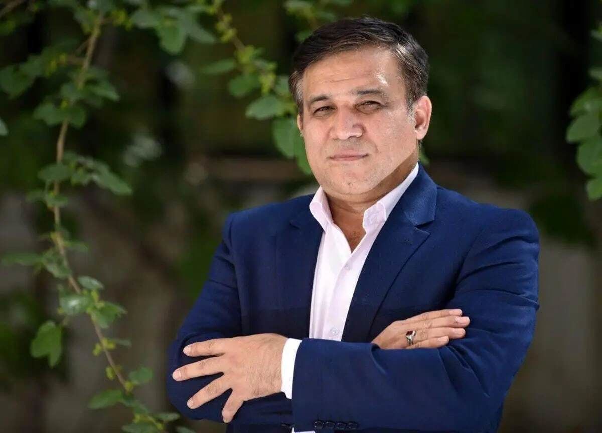 هلدینگ، تصمیم هیئت مدیره را وتو کرد، تاجرنیا تا دربی ابقا شد