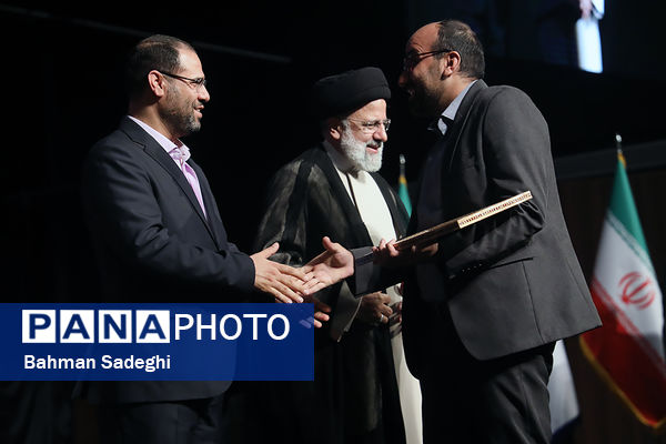 تجلیل از معلمان نمونه کشوری با حضور رئیس جمهوری

