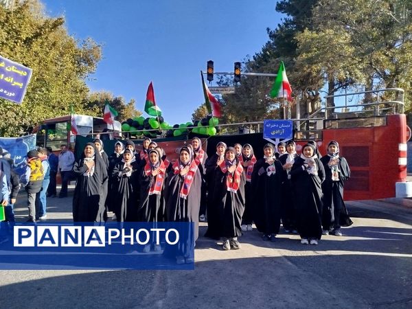 راهپیمایی 13 آبان با حضور حداکثری دانش آموزان در شهرستان نیشابور 