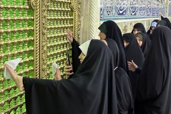 آیین غبارروبی حرم حضرت معصومه(س) با حضور بانوان طلبه