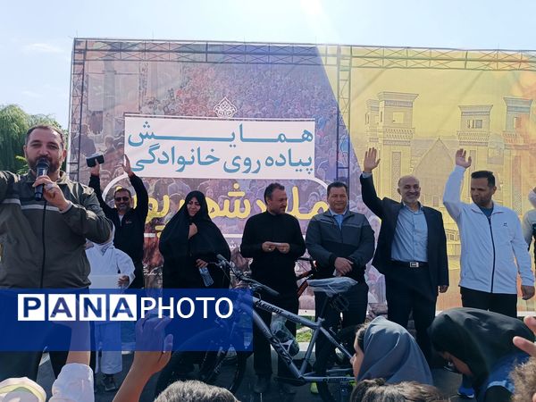 طرح پویا، شهر پویا با برگزاری  همایش پیاده روی خانوادگی در بوستان ورزش ملارد 