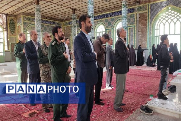 غبارروبی و عطر افشانی گلزار شهدای شهر بار در هفته دفاع مقدس