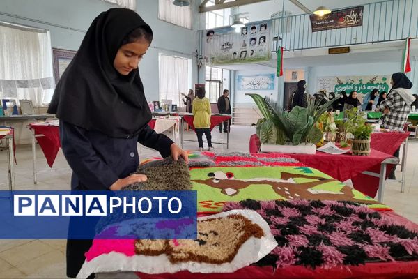 نمایشگاه و بازارچه هنرهای دستی در دبیرستان شاهد فیض شیراز 