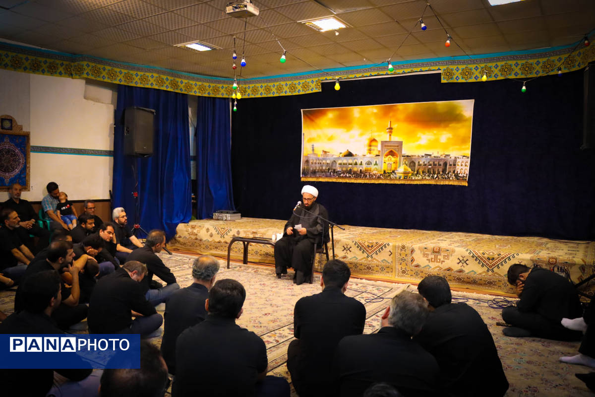 مراسم عزاداری ظهر شهادت امام رضا(ع) در مدرسه رویش کاشان