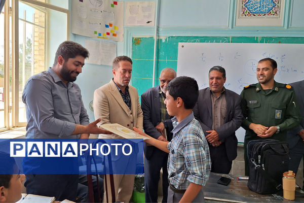 آیین تجلیل از معلمان مدارس ایزدخواست