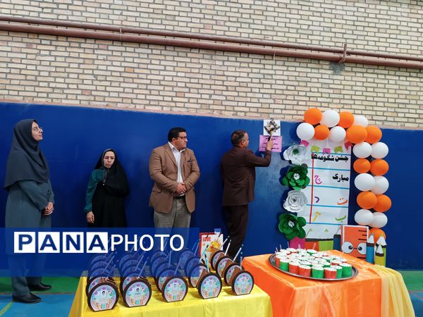 جشن شکوفه‌ها در دبستان زهره براتیان