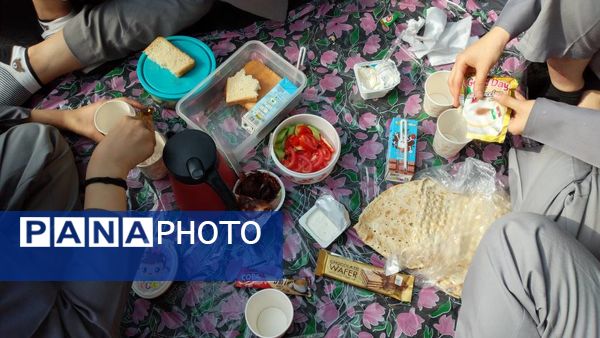 صبحانه سالم دانش‌آموزی در صبح اردیبهشتی