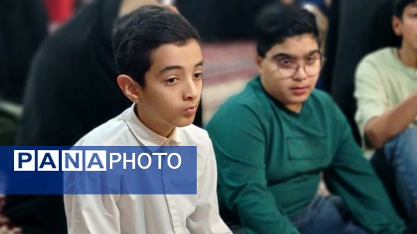 تقدیر دانش‌آموزان فعال فرهنگی‌هنری از مادرانشان با همکاری مربی در محمدشهر کرج