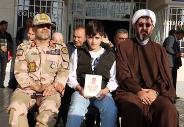 بدرقه پدرانه فرزندان شهدای مرزبانی اردبیل به مدرسه