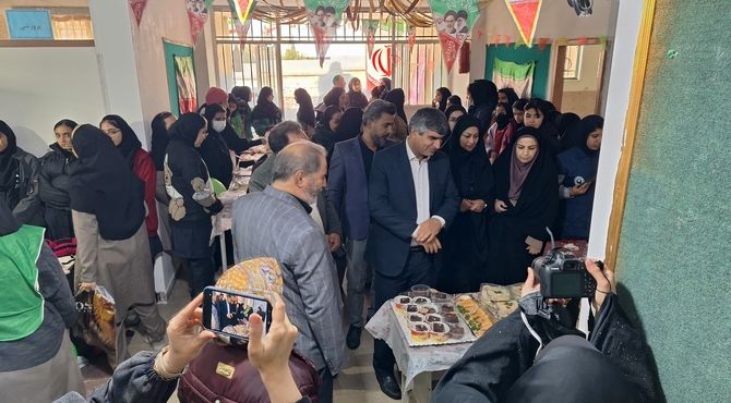 آیین افتتاح جشنواره ماها و رونمایی بسته ایران‌مون در مدرسه خدیجه کبری(س) پردیس