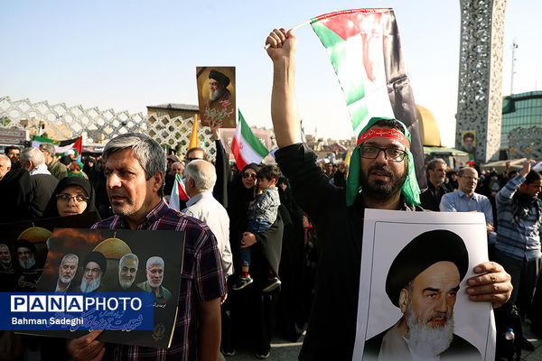 تجمع محکومیت ترور سید حسن نصرالله و قدردانی از عملیات وعده صادق ۲ در میدان امام حسین(ع)