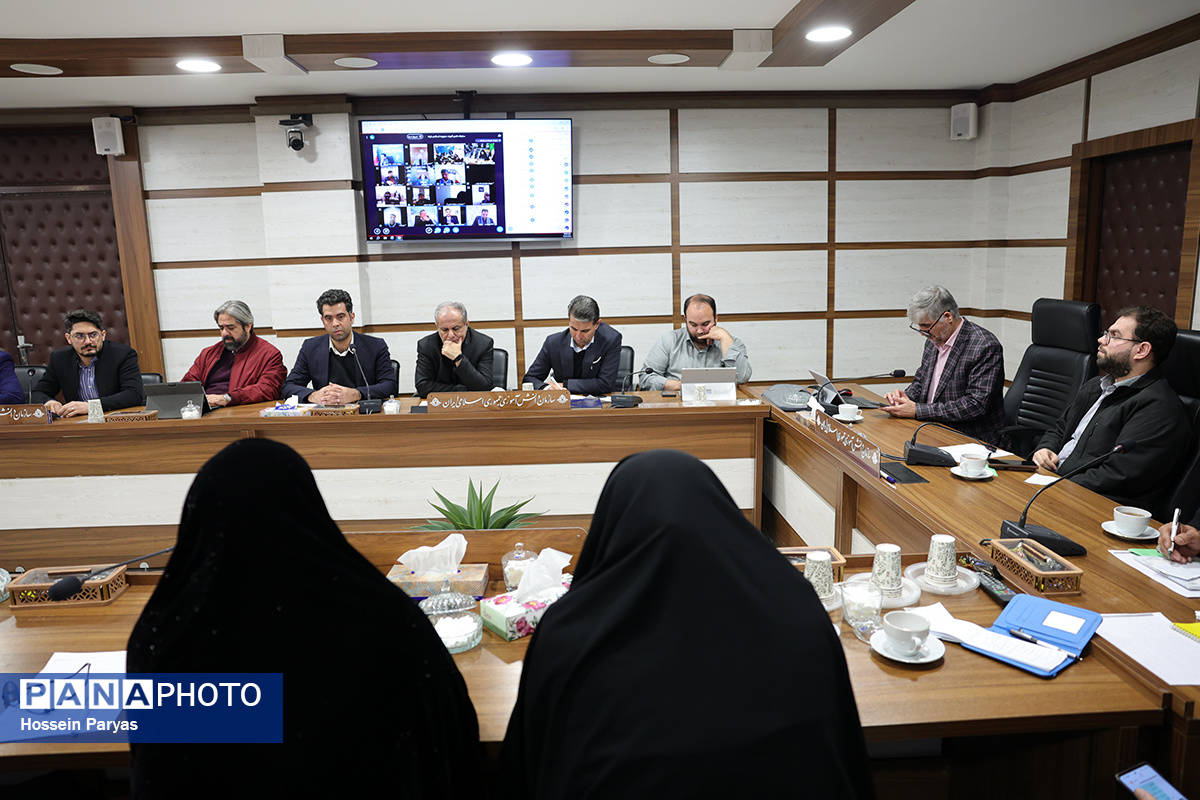 جلسه مدیران استان‌ها با شورای معاونان سازمان دانش‌آموزی 