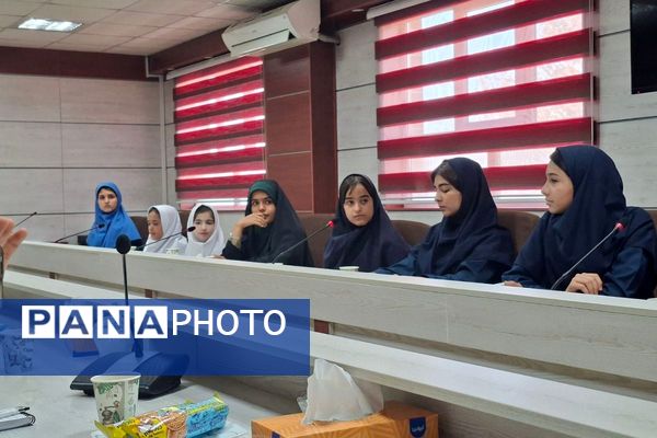 مراسم تقدیر از دانشآموزان فعال شورا در شهرستان ملارد