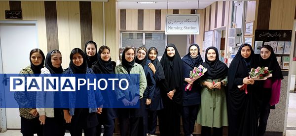 قدردانی دانش‌آموزان از پرستاران در روز پرستار