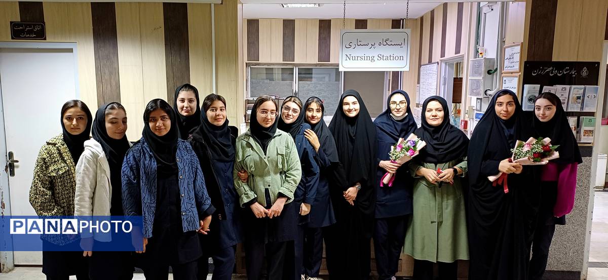 قدردانی دانشآموزان از پرستاران در روز پرستار